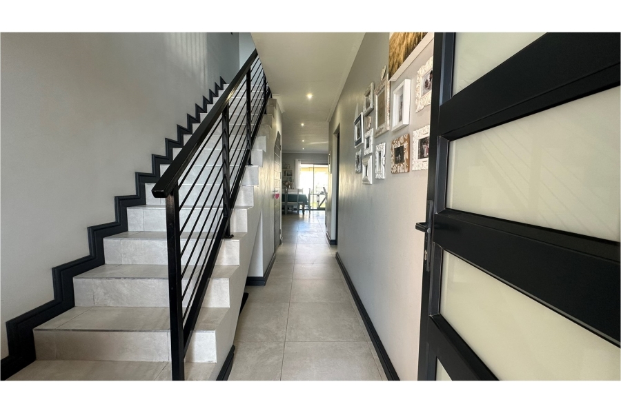 3 Bedroom Property for Sale in De Zoete Inval Western Cape